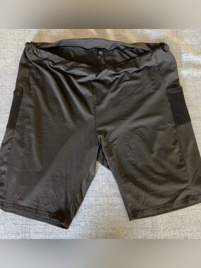 SHEIN Black  Athletic Mesh-Pocket Shorts